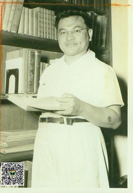 H.B. Yasin lahir di Padang sebagai Pengarang Indonesia terkenal